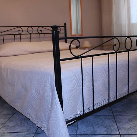 Il Normanno B&B Mileto Bagian luar foto