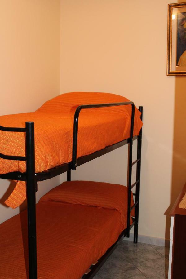 Il Normanno B&B Mileto Bagian luar foto