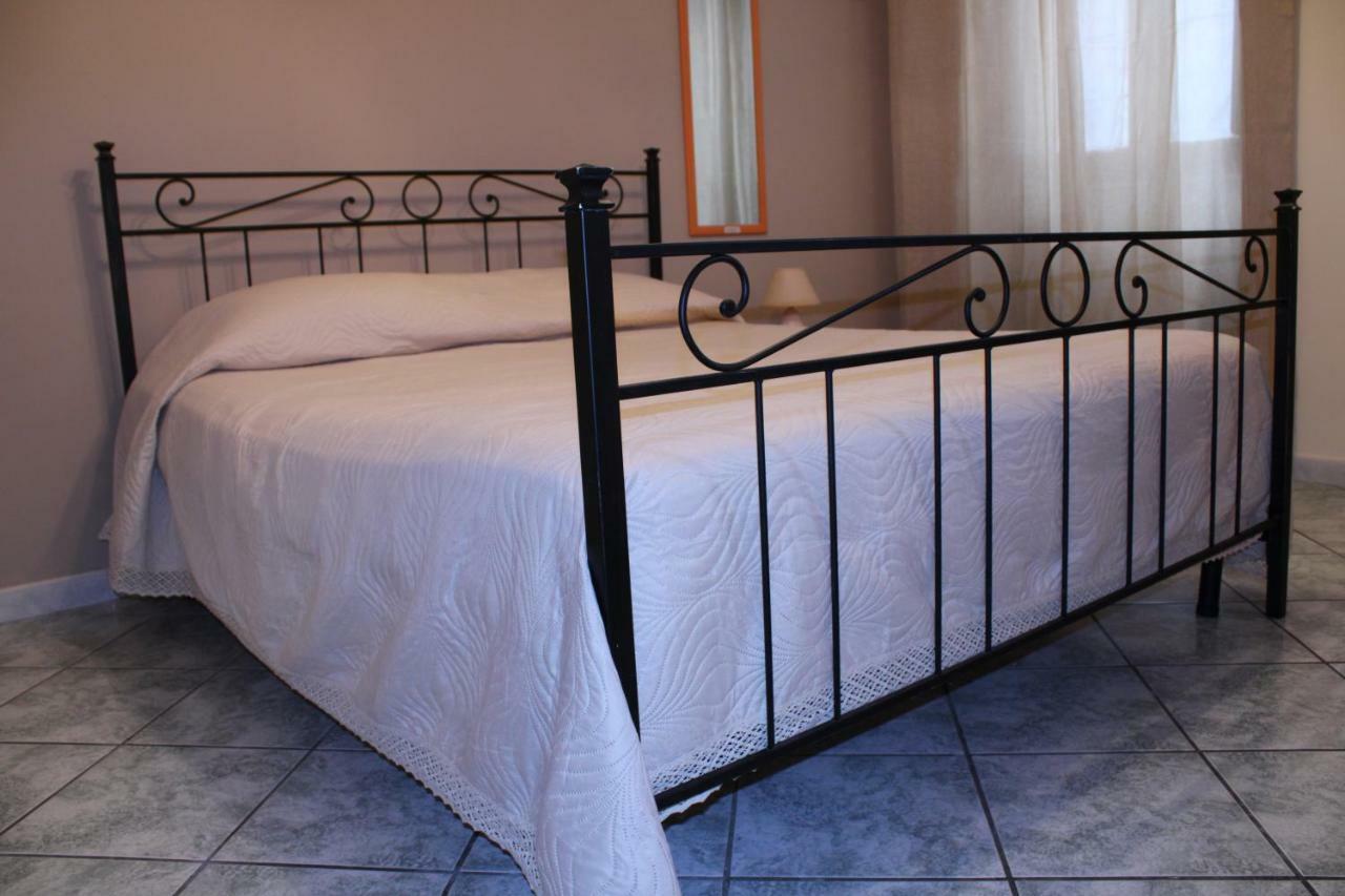 Il Normanno B&B Mileto Bagian luar foto