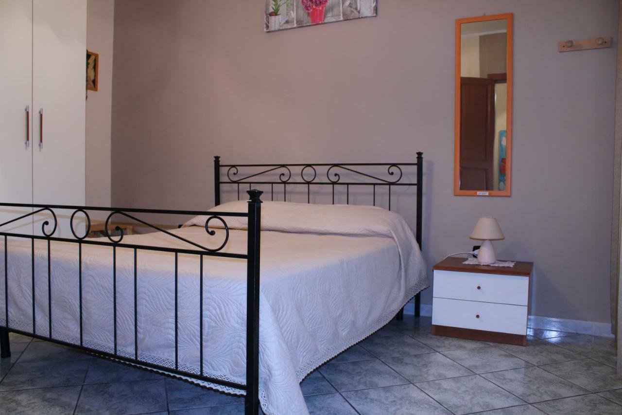 Il Normanno B&B Mileto Bagian luar foto