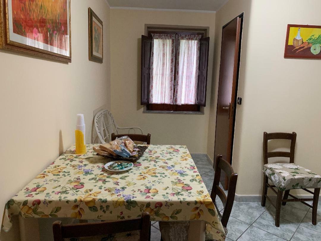 Il Normanno B&B Mileto Bagian luar foto